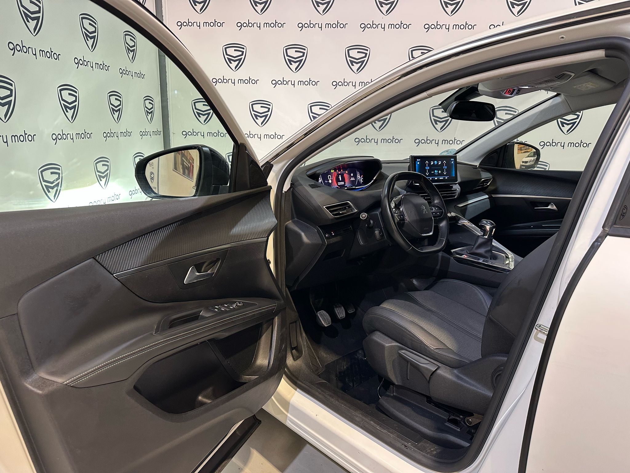 PEUGEOT 5008 1.5 BlueHDI ALLURE PACK